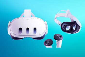 Witte VR-headsets met controllers op blauwe achtergrond.